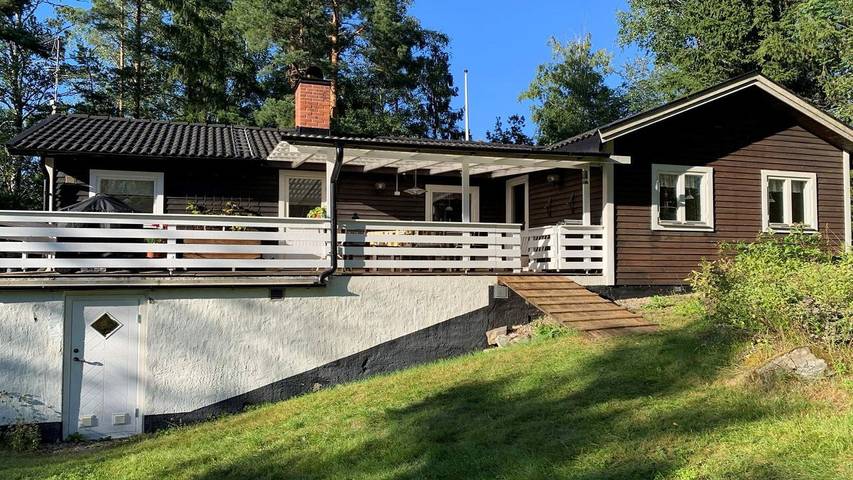 Ferienhaus für 8 Personen, mit Balkon in Flen