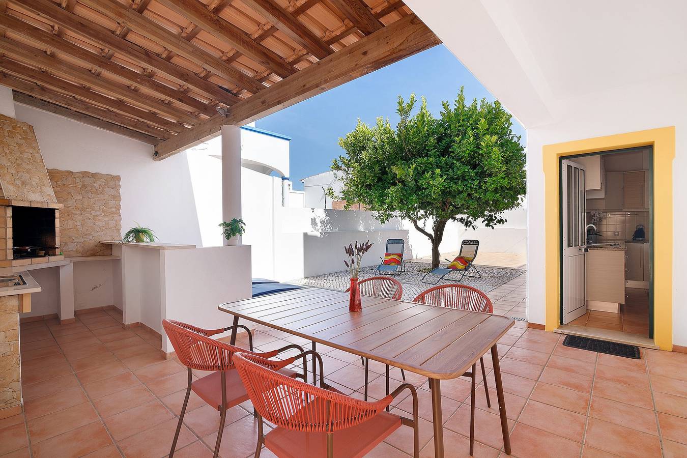 Villa „Modern in Olhão“ mit Bergblick, Wlan und Klimaanlage in Moncarapacho, Parque Natural da Ria Formosa