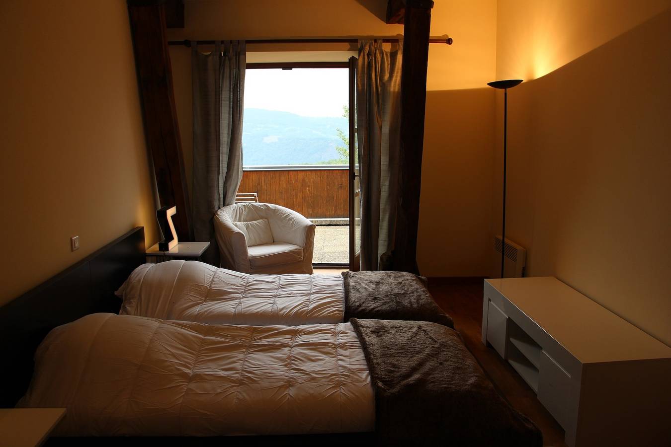 Entire apartment, Spacious apartment with mountain views in Espalion in Espalion, Massif Central