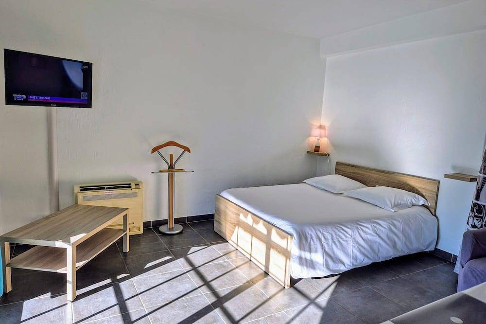 Apartment Independent, Swimming Pool, Close Sea, 4 People + 1 Child - 2 Years in Saint-Martin-du-Var, Nice region