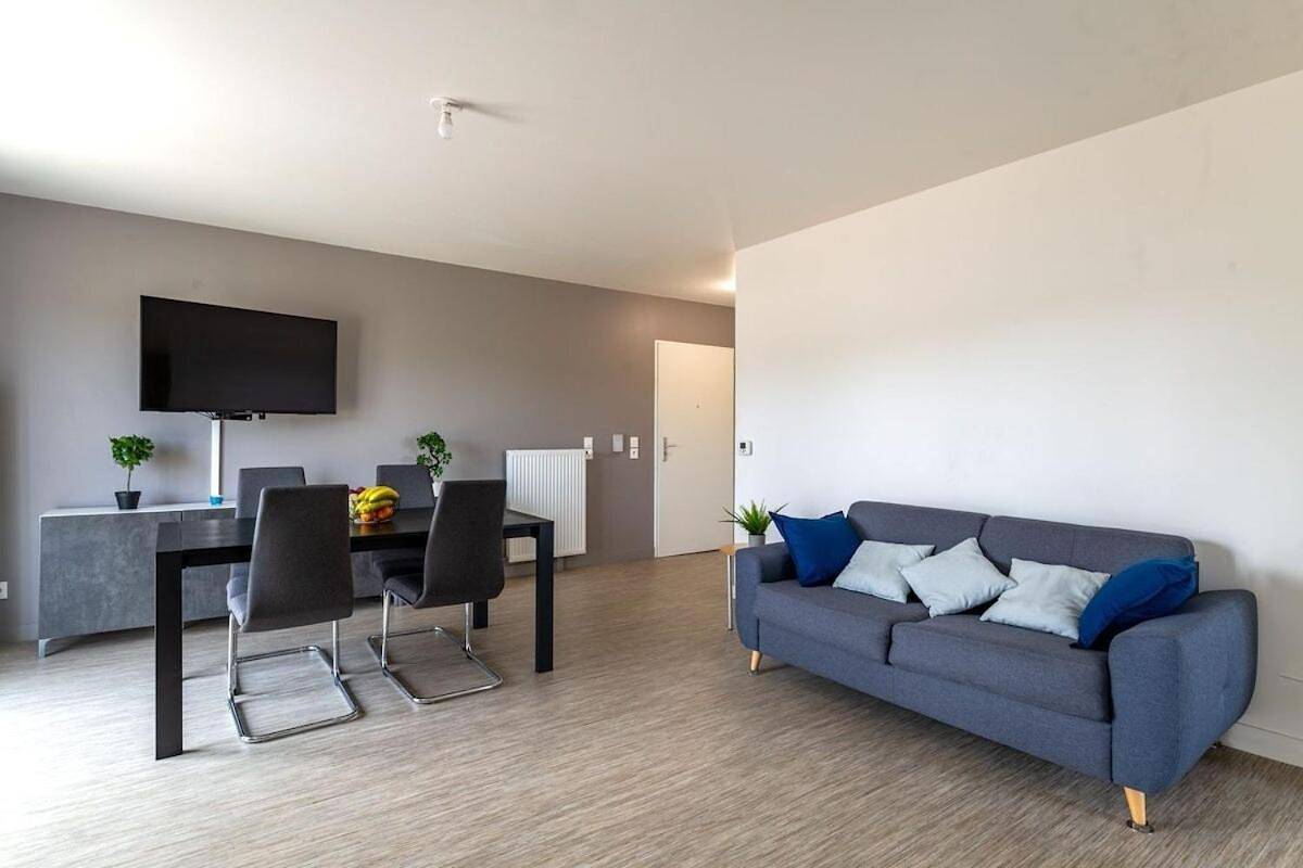Appartement entier, Deluxe One-Bedroom Apartment with City View in Louviers, Région de Les Andelys