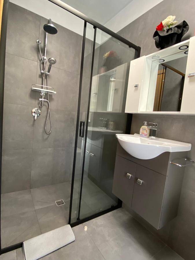 Ferienwohnung für 7 Personen, mit Seeblick und Ausblick sowie Terrasse, mit Haustier in Comune di Cannobio - 3