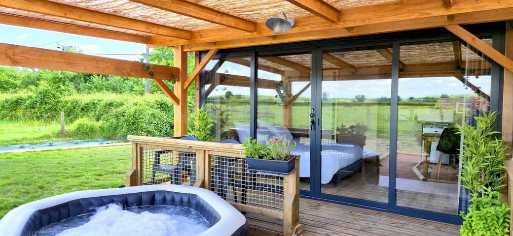 Maison de campagne pour 2 personnes, avec jardin ainsi que vue et terrasse à Saint-Yan