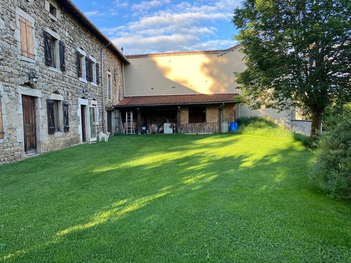Gîte pour 2 personnes, avec terrasse ainsi que vue et jardin à Monlet - 3