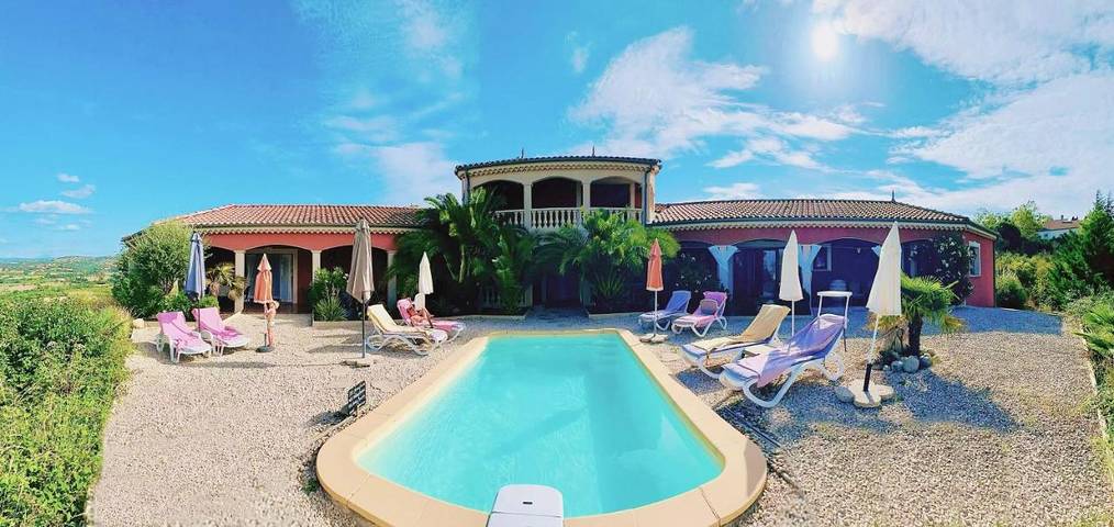 Location de vacances pour 2 personnes, avec jardin et terrasse ainsi que piscine et vue à Villeneuve-de-Berg - 3