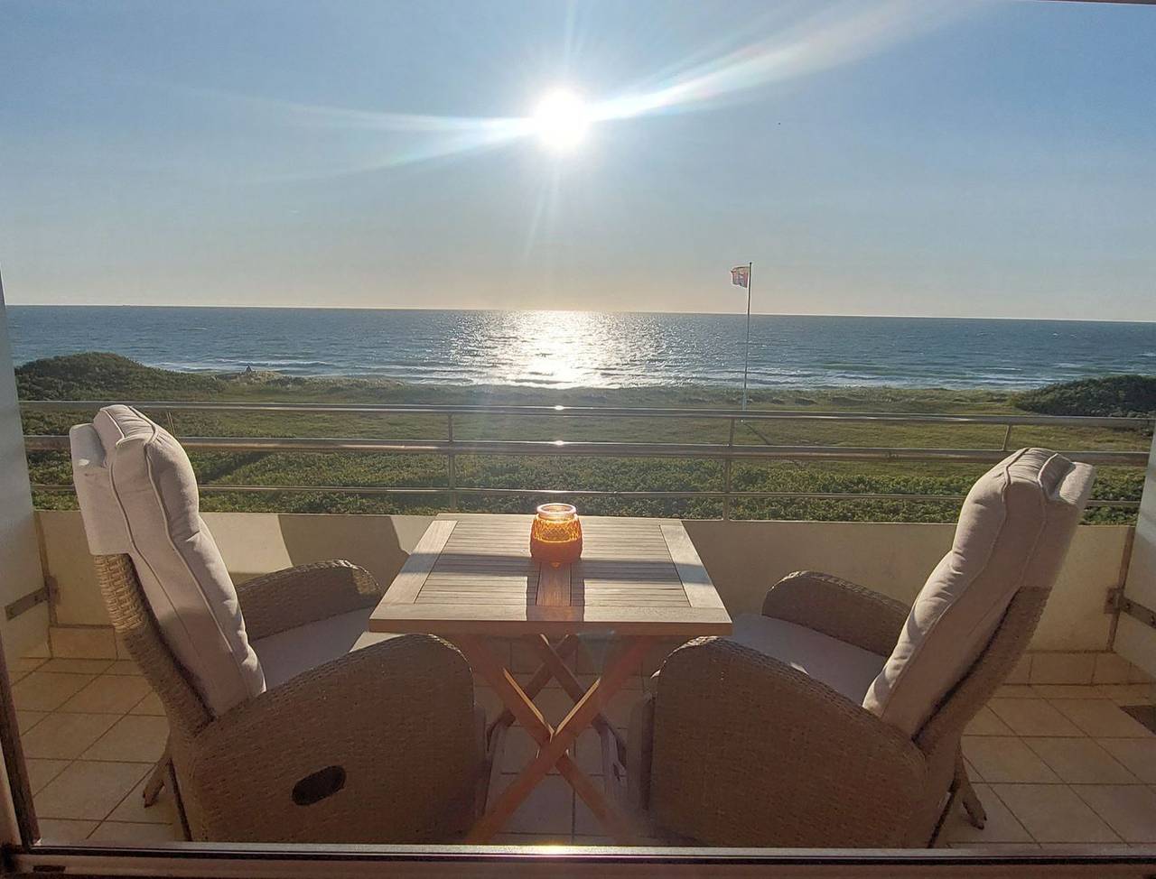 Ganze Wohnung, Ein-Zimmer-Appartement mit traumhaftem Meerblick direkt am Strandübergang in Wenningstedt, Sylt