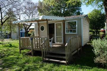 Camping für 2 Personen, mit Pool und Kinderpool in der Pays de la Loire