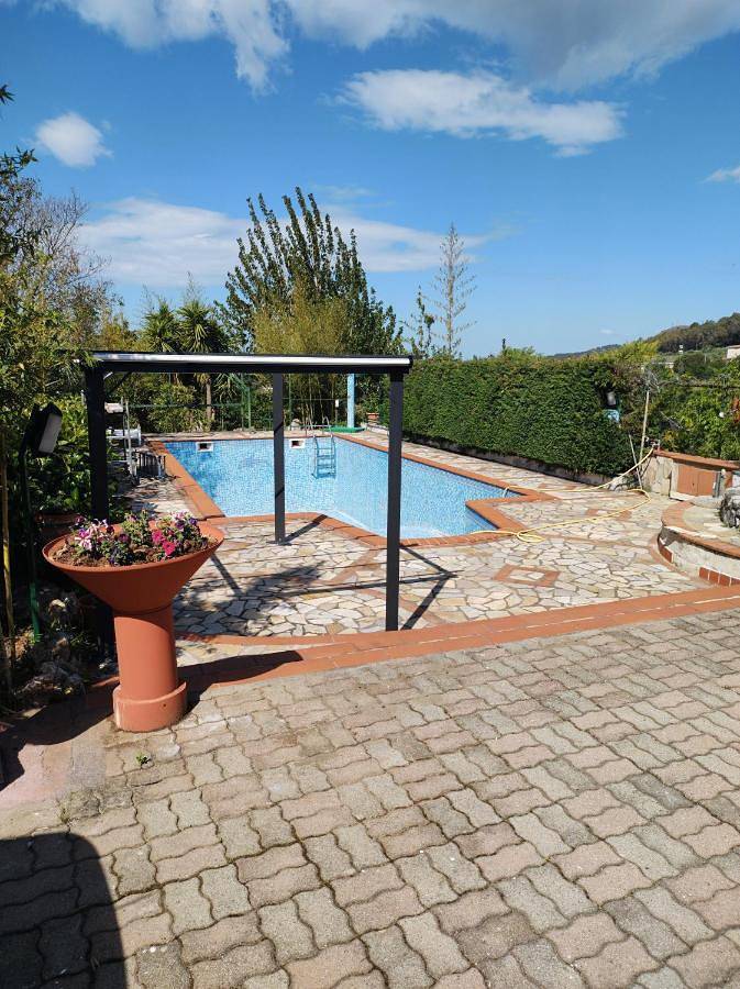 Location de vacances pour 2 personnes, avec jardin ainsi que vue et piscine à Santa Domenica Talao - 4