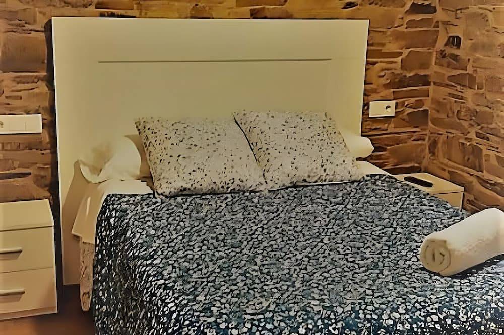 Apartamento entero, Apartamento 'Arriba' con terraza compartida, balcón y Wi-Fi in Fonsagrada, Provincia de Lugo