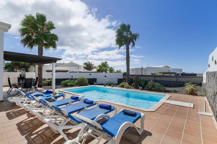 Ferienhaus "Villa Tania" mit Meerblick, Bergblick, Pool, Garten, Terrassen und Wlan in Montaña Roja, Yaiza
