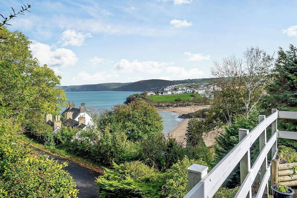 4 bedroom accommodation in Aberporth in Aberporth, Cardigan Bay
