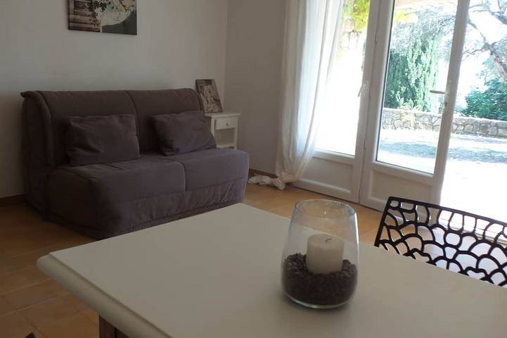 Ganze Wohnung, Studio mit privatem Garten in Sanary in Sanary-sur-Mer, Mittelmeerküste (Frankreich)