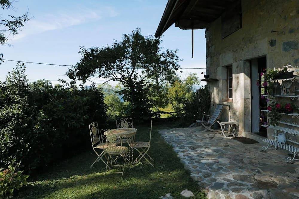 Appartement entier, Entre lac et montagne, gîte dans une ancienne ferme rénovée in Trévignin, Région de Chambéry