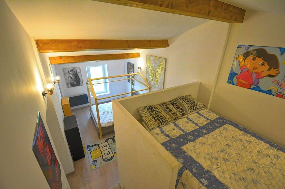 Provencal house in the countryside in Tanneron, Draguignan region