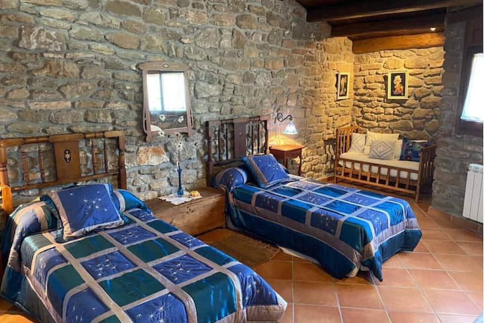 Cal Serra-Rural house in Artesa de Segre, Noguera