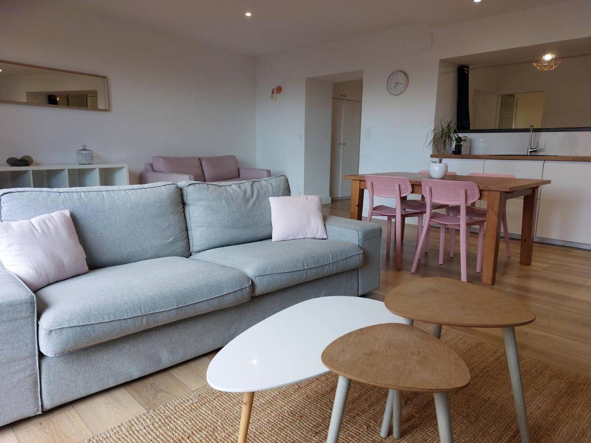 Appartement entier, Apartment with Terrace in Rodez, Aveyron