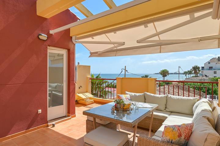 Casa de huéspuedes para 6 personas, con piscina además de terraza y jardín en Dénia