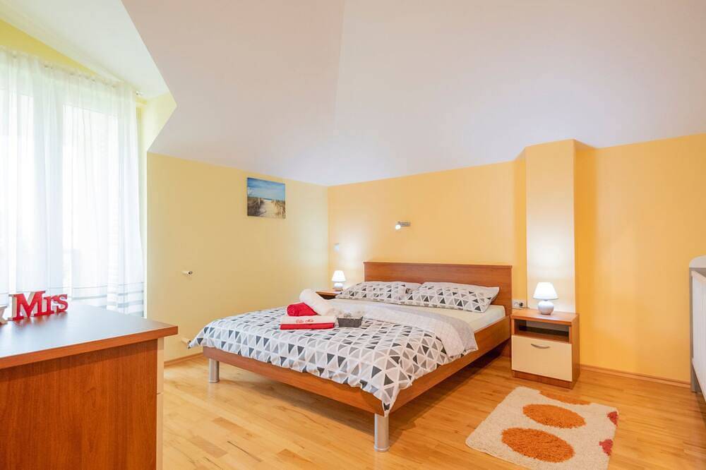 Villa \"Mile\" mit beheiztem Pool, Grill und Terrasse in Makarska Riviera