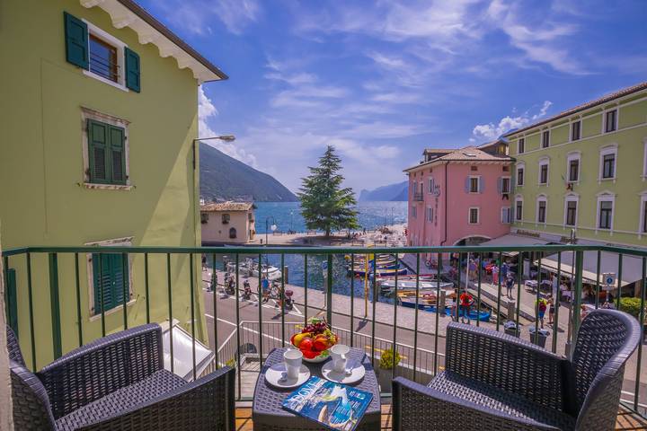 Ferienwohnung für 4 Personen, mit Balkon und Seeblick in Torbole