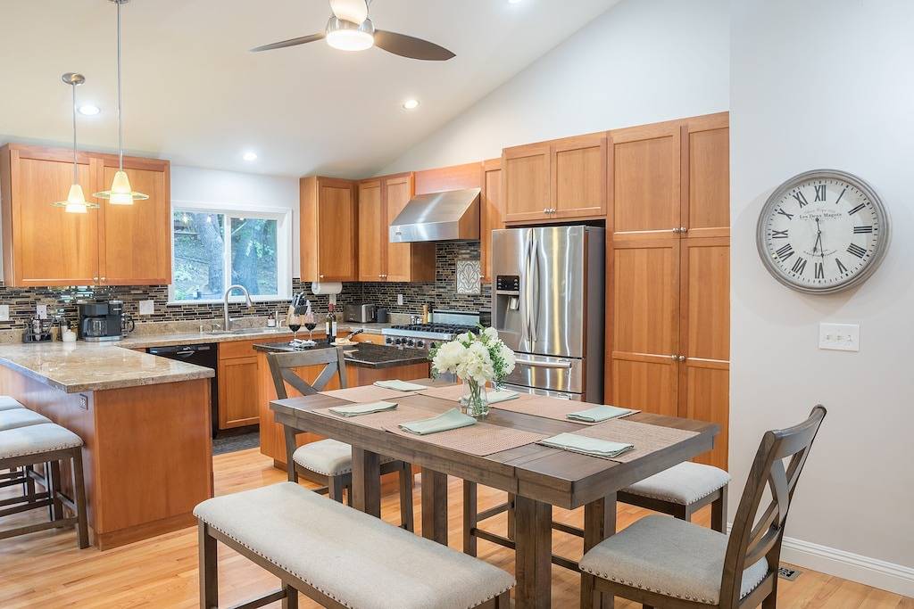 5 Bedroom wine Country Home, Grill, Hot Tub, Granny unit in Santa Rosa in Santa Rosa, California North Coast