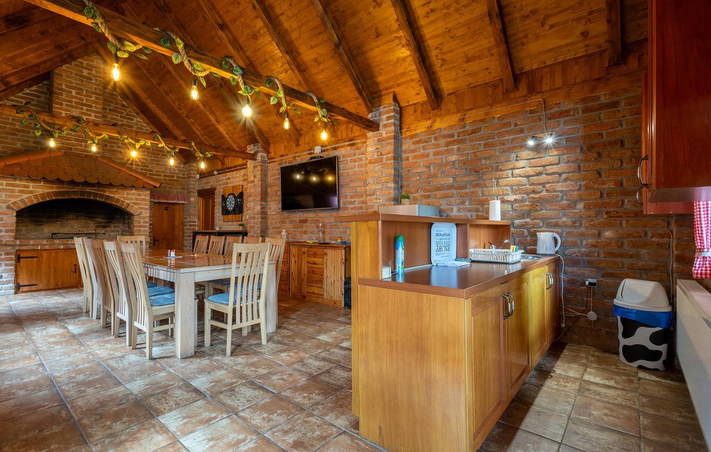 Charmante 230 m² große Wohnung mit Pool, Terrasse und Grill in Pozega-Slawonien