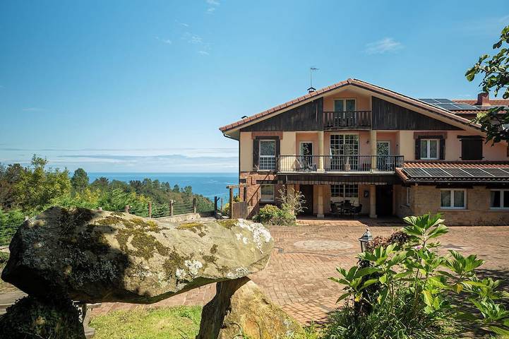 Gîte pour 12 personnes, avec jardin