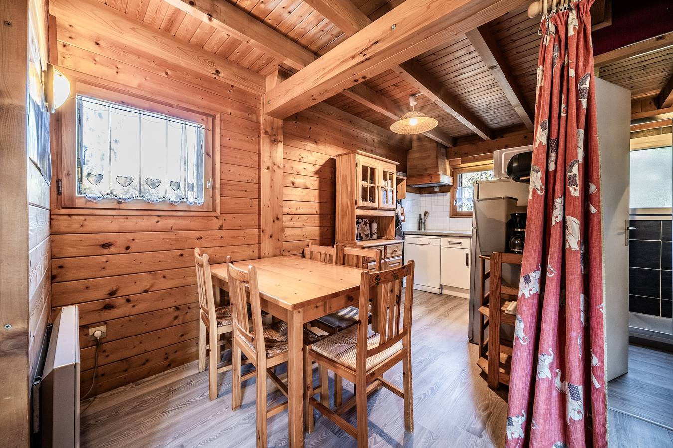 Chalet „6p Classique – Les Gentianes“ mit Bergblick, privater Terrasse und Wlan in Verchaix, Region Bonneville