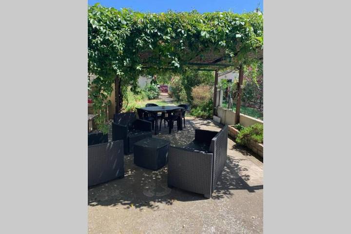 Maison de vacances pour 4 personnes, avec Balcon et Terrasse ainsi que Jardin et Vue dans Salin-de-Giraud