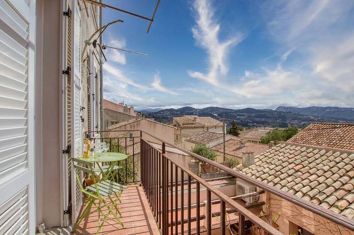 Gîte pour 5 personnes, avec balcon dans Office De Tourisme De La Cadiere D Azur