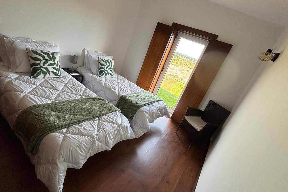 Pouso Du’Vagar is located in Cuba (Baixo Alentejo). The house is a spacious V4. in Cuba, Beja Distrikt