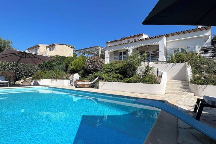 Villa pour 8 personnes, avec terrasse et jardin, animaux acceptés à Fréjus