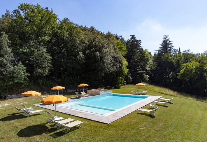 Entire apartment, Apartment 'Argento' with Shared Pool, Wi-Fi and Air Conditioning in San Miniato, Pisa Province