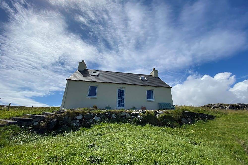Taigh Ciorstaidh family & pet friendly self-catering Isle of Barra Scotland in Süd Uist, Äußere Hebriden