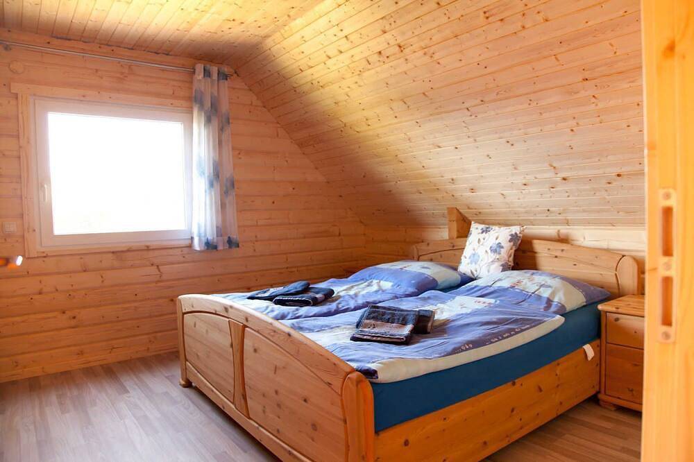 Ferienhaus Werner am Bodden - Blockhaus am Bodden in Neuendorf-Heide, Saal