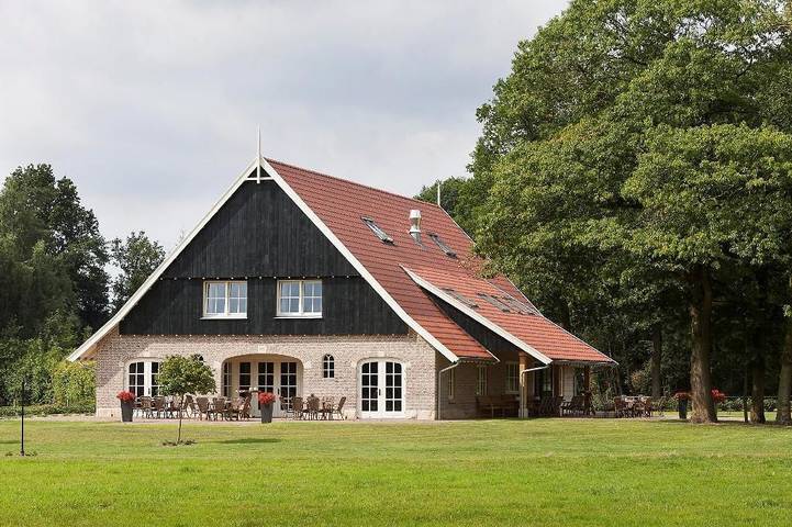 Vakantiehuis voor 45 personen, with tuin and whirlpool as well as sauna in Losser