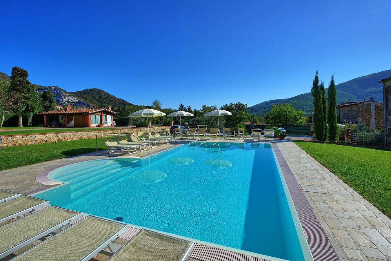 Hel ferielejlighed, Ferielejlighed for 4 personer in Lucca, Den Italienske Riviera