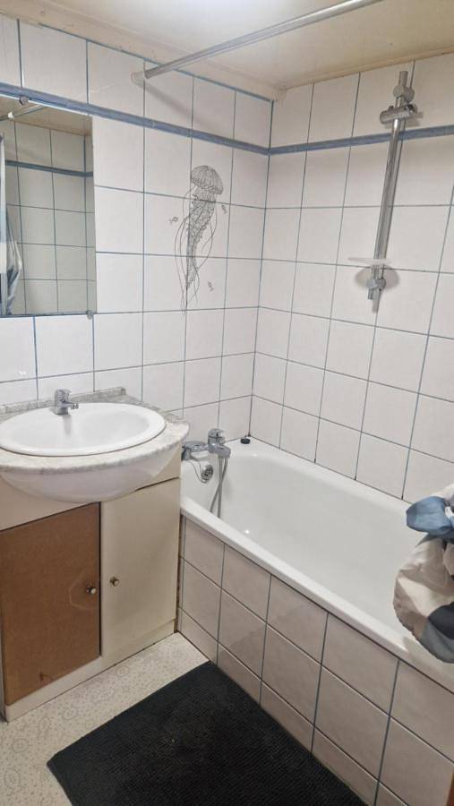 Gîte pour 6 personnes, avec jacuzzi ainsi que jardin et piscine à Charleval - 3