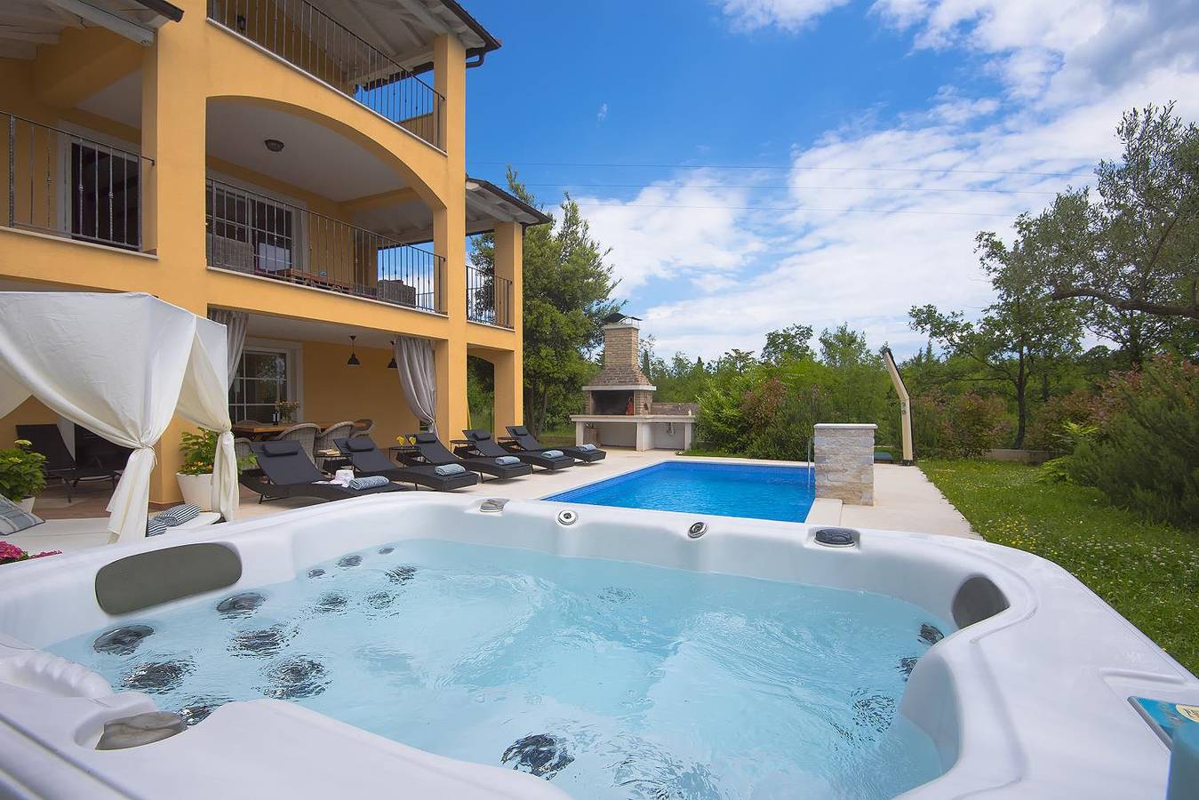 Herrliche Villa mit Privatpool, Whirlpool, Sauna, Gym in Marčana, Zuidkust Istrië
