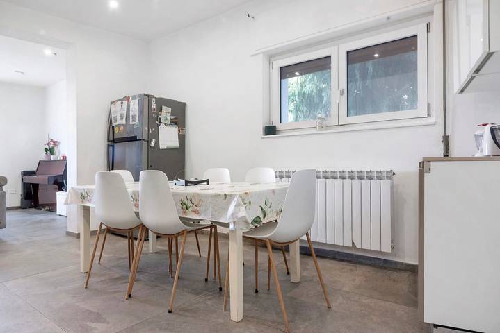 Ferienhaus für 6 Personen, mit Balkon und Whirlpool sowie Garten in Luganer See (Lombardei)