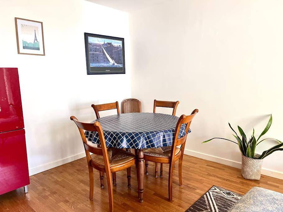 Appartement entier, One-Bedroom Apartment in Guyancourt, Yvelines