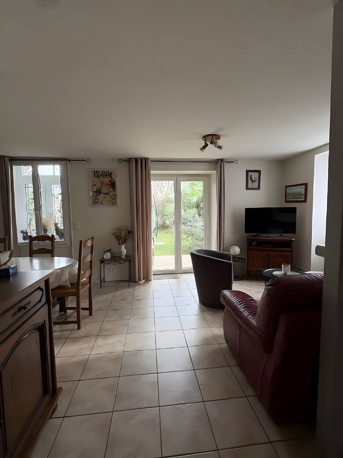 Apartamento entero, Apartamento 'Etxexuria' con terraza privada, Wi-Fi y aire acondicionado in Cambo-les-Bains, Region de Bayona