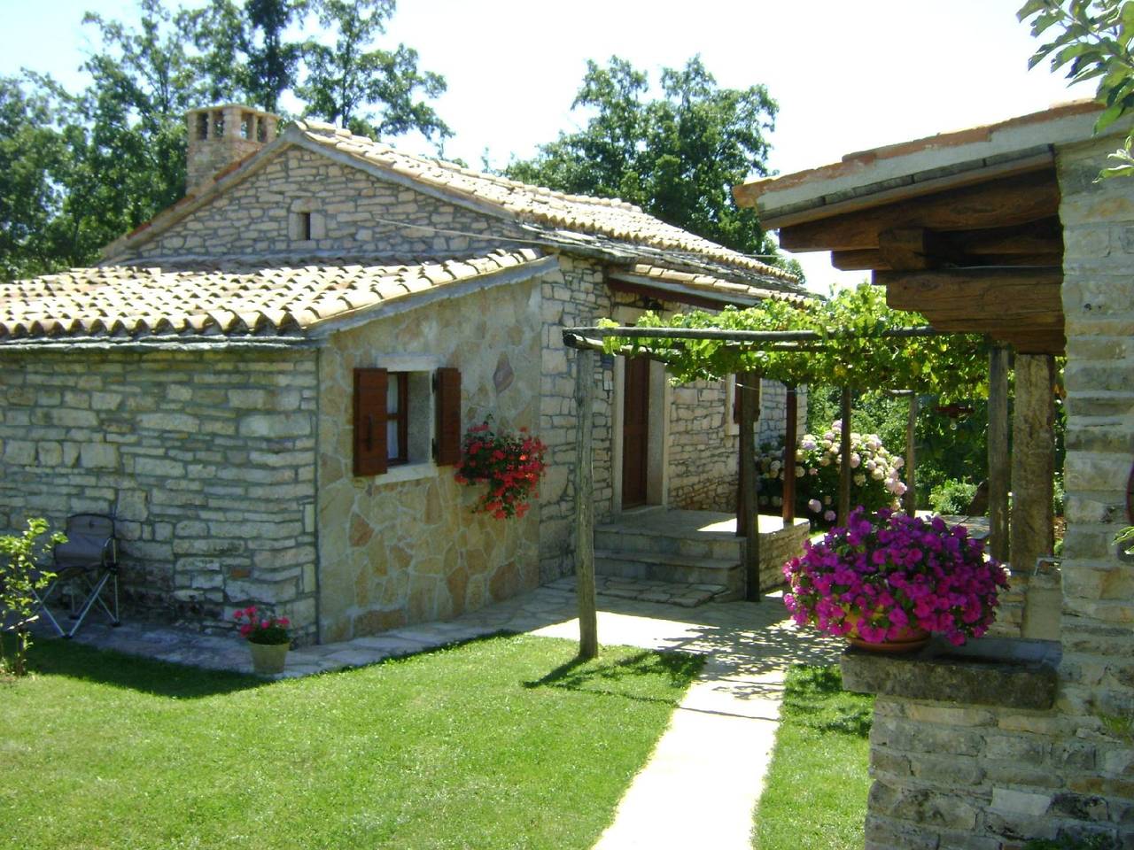 Vakantiehuis met privé-zwembad voor 4 personen ca. 60 qm in Bazgalji, Istrië (binnenland van Istrïë) in Gračišće, Centraal Istrië