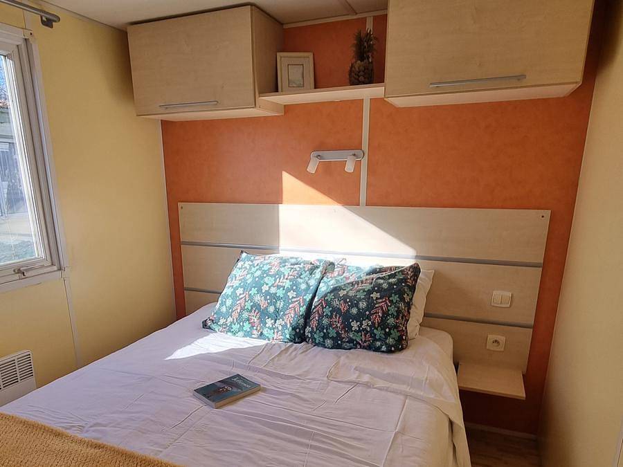 Camping La Garenne - Mobilheim 4 personen - 23 Résidence les tilleuls 32 m2 Überdachte Terrasse 1/4 Pers. in Peyrignac, Périgord Noir