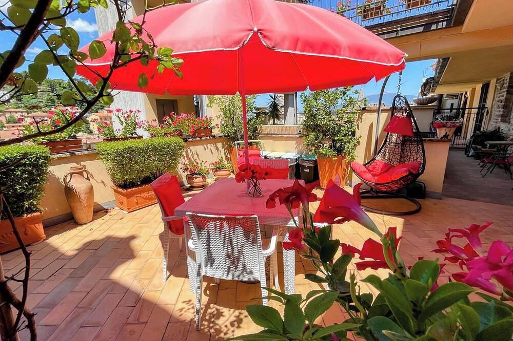 Apartamento entero, Apartamento en el centro de Spoleto con gran terraza soleada con vistas in Spoleto, Provincia de Perugia