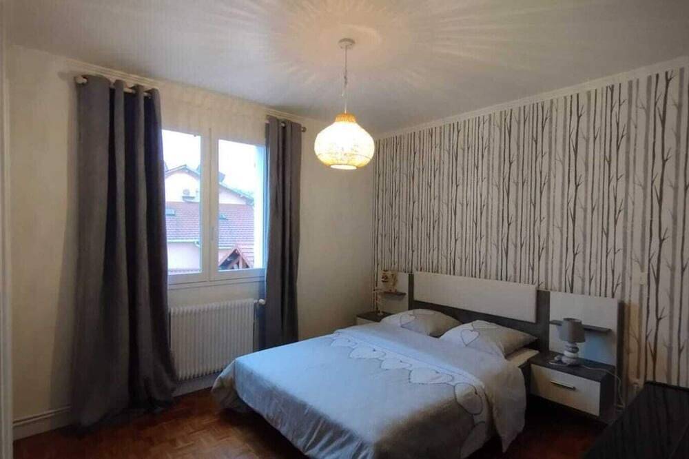 Jolie maison modulable de 4 à 6 lits (avec supplément tarifaire) disposant d'un jardinet in Irigny, Lyon et ses environs