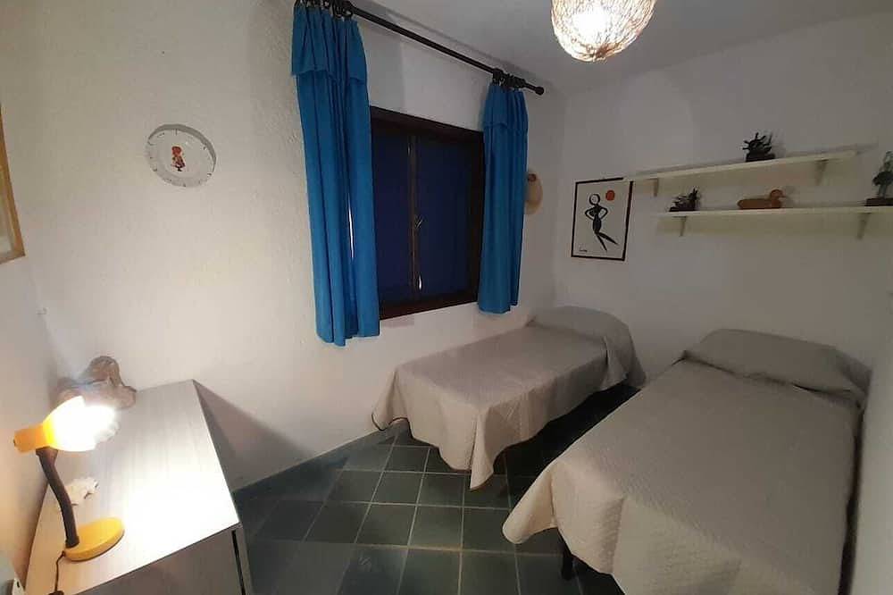 Ganze Wohnung, Three-Room Apartment House Emy C11 Ground Floor With Patio And Garden in Cala Reale, Costa Smeralda