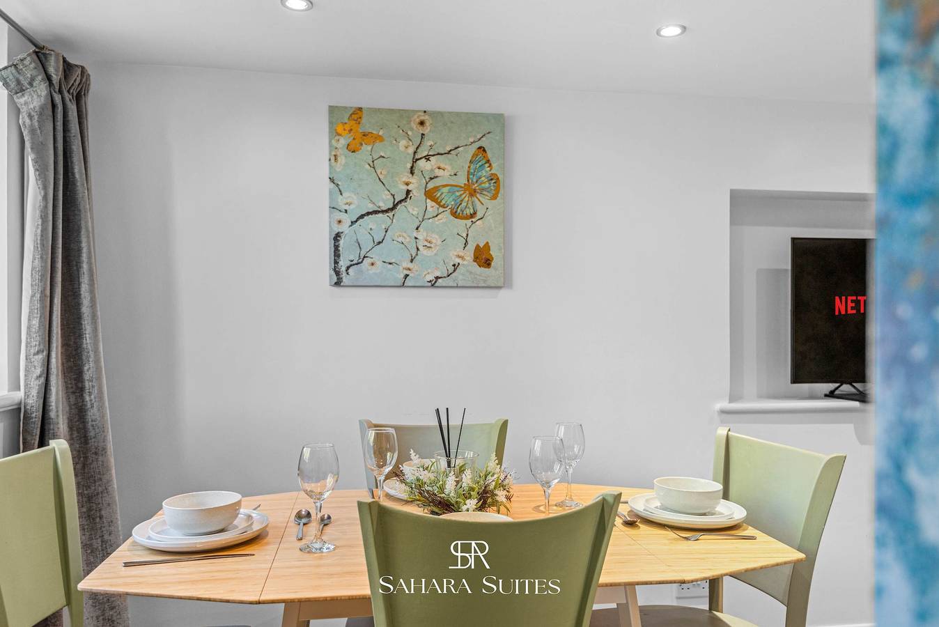 Spacious 6Br Ensuite home - Sleeps 12 - Parking in Earley, Berkshire