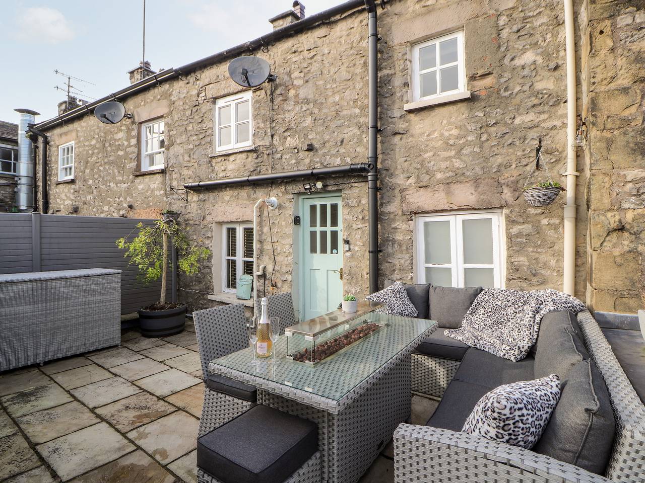 Market Square Maisonette in Kirkby Lonsdale, Yorkshire Dales National Park