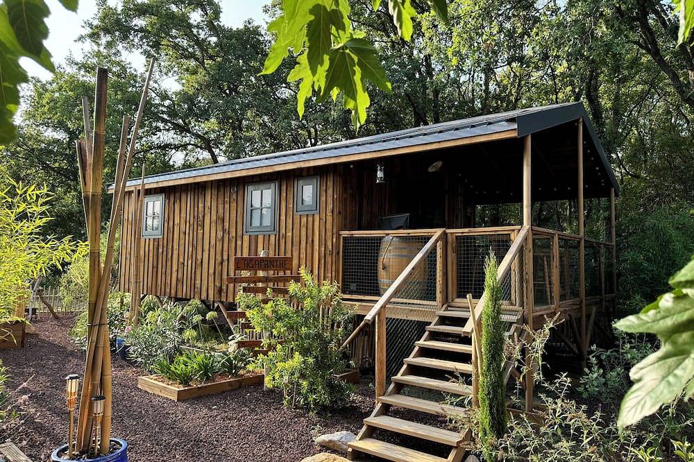 Wooden cabins surrounded by nature, in the south of France. in Clermont-l'Hérault, Región de Lodève