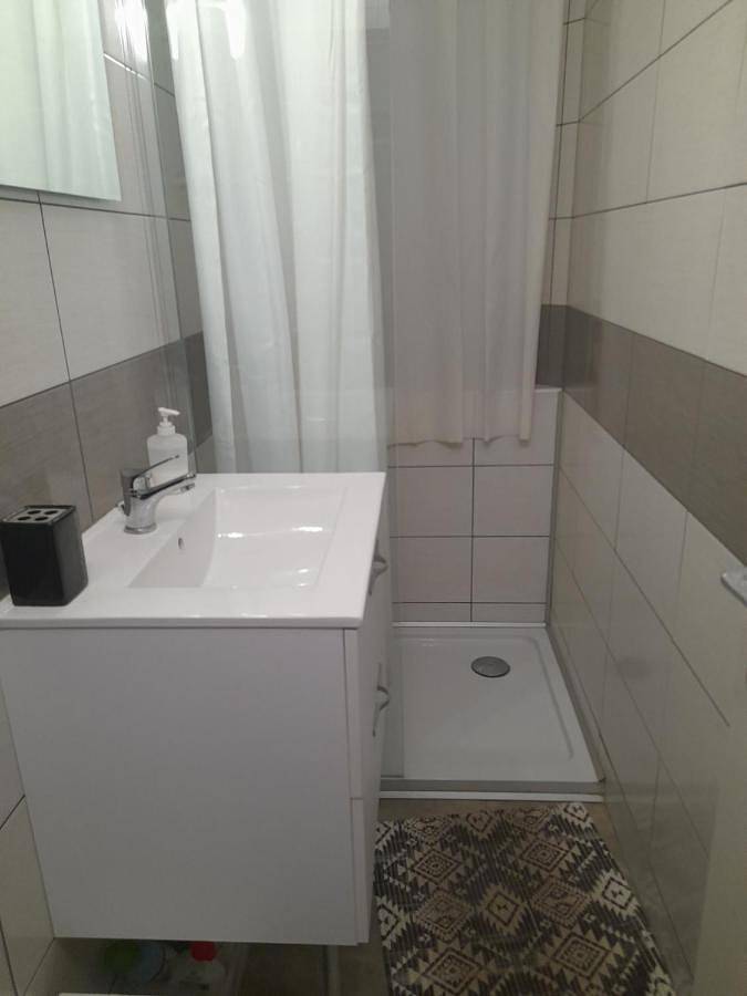 Four-Bedroom House in Thiel-sur-Acolin, Allier
